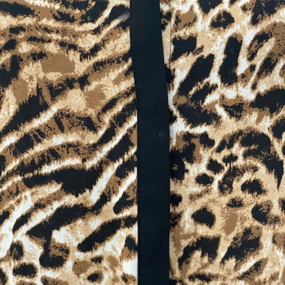 ABS Animal Print Button Up Blouse ๐๐
- Picture 4 of 11